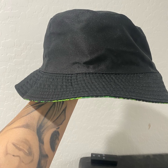 Reversible weed leaf 420 bucket hat - Picture 2 of 2